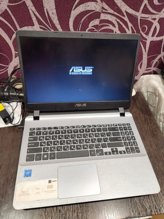 Продам ноутбук Asus i3 сумка мышка