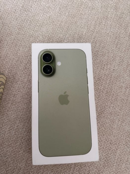 Новый , упакованный Айфон 17