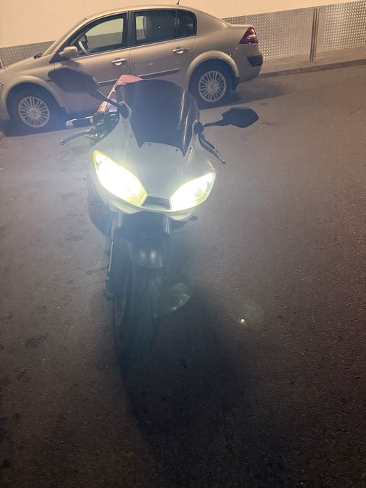Yamaha YZF R6, An 2000, Carburatie