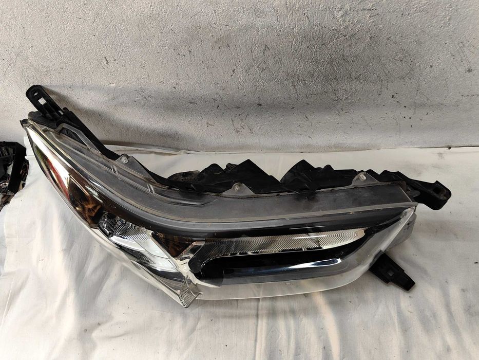 Оригинален фар Тойота  Toyota Hilux 2018