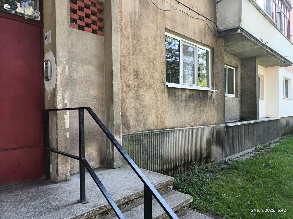 Apartament 3 camere parter Vulcan