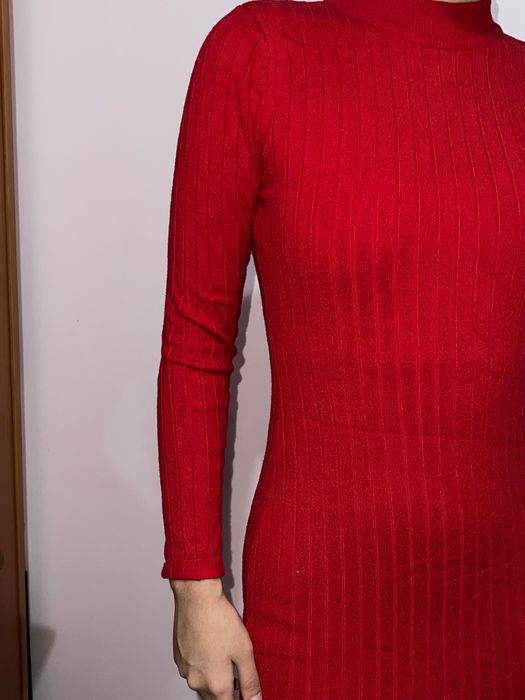 Красное платье сплетенная