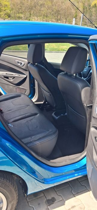 Vând Ford fiesta tutaniu