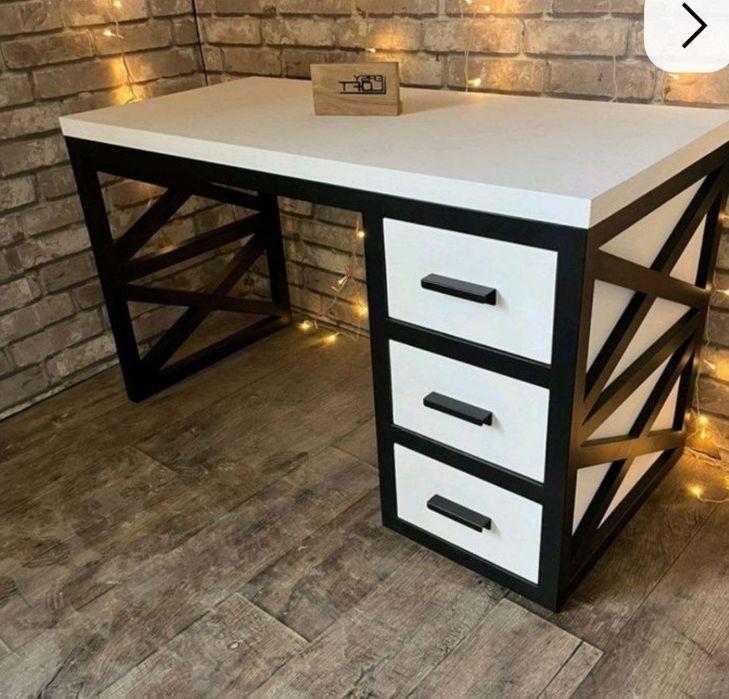 Офисный стол в стиле лофт