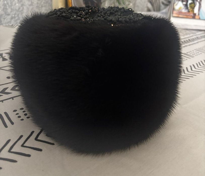 Продам шапку 8 000т