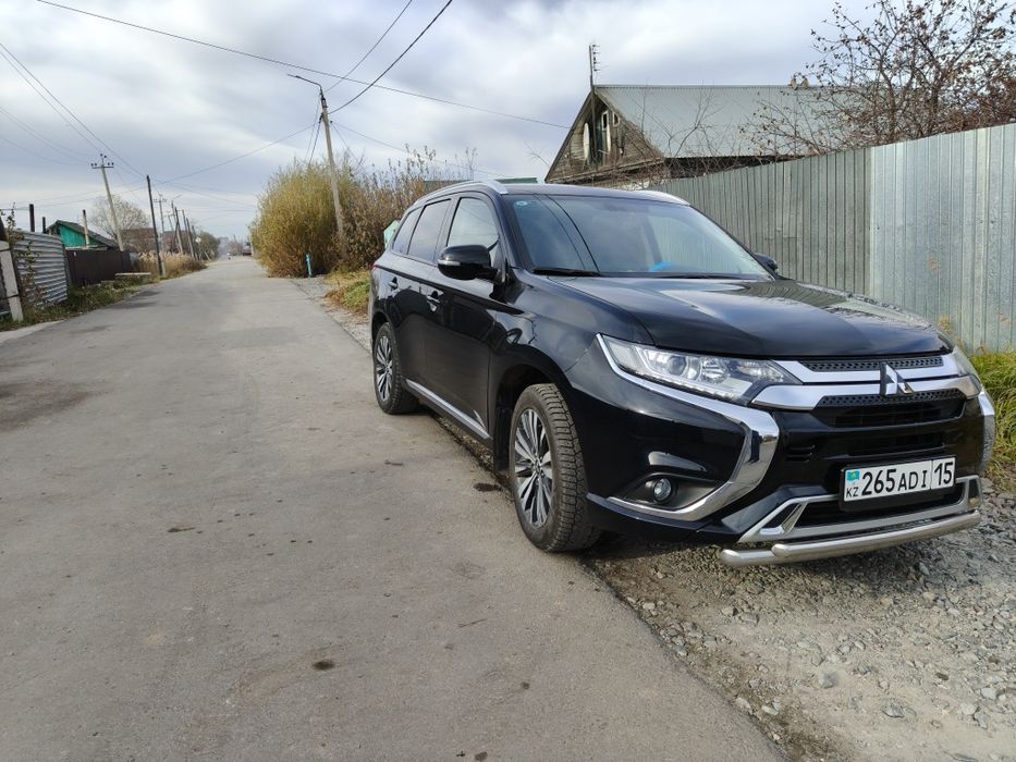 Мицубиси аутлендр продам