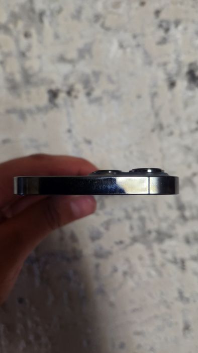 iPhone 13 Pro 256 ГБ, цвет Graphite (темно-серый).