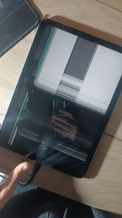 Продам iPad 10 (2022) сломанный