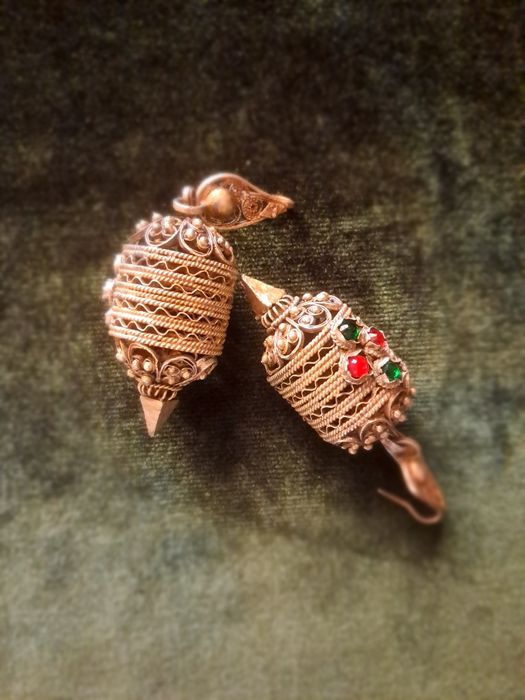 Обеци,трепки,възраждане.⁸