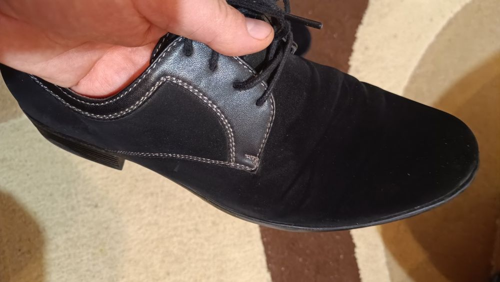 Продавам обувки.