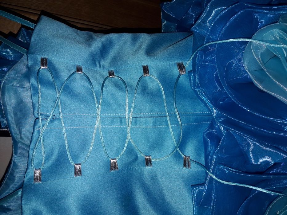 Продам роскошное платье для девочки