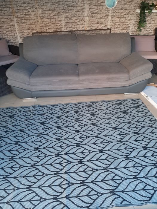 Vînd canapea lungime 3 m cumparată de 8luni zile la un preț super bun