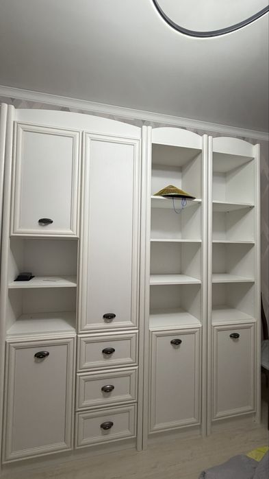 Шкаф и письменный стол