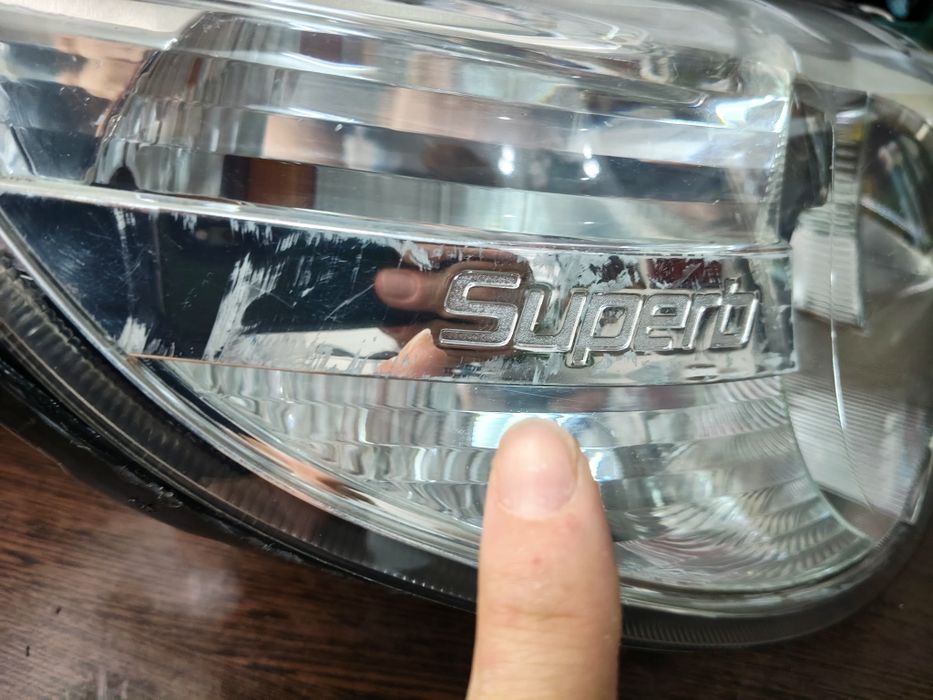Far dreapta bixenon adaptiv Skoda Superb 2