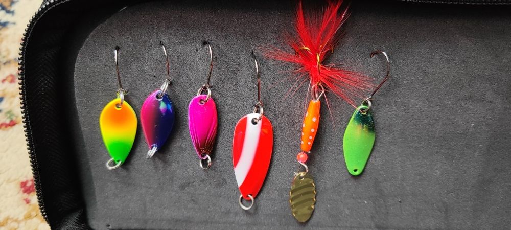 Рыболовные снасти для ловли форели.