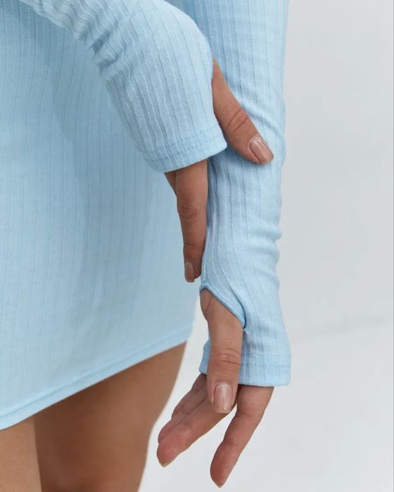 платье теплое голубое новое