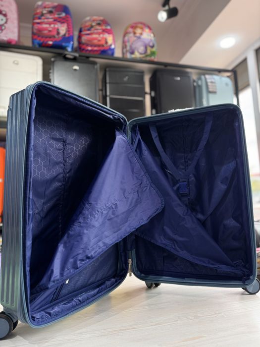 Чемодан большой из поликарбоната новый