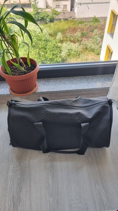 Geanta Essentials