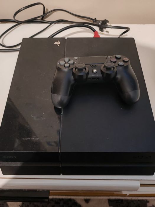 Продам ps 4 срочно