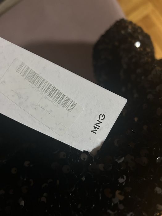 Рокля с пайети- черна