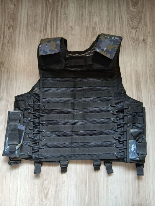 Vând vesta tactica