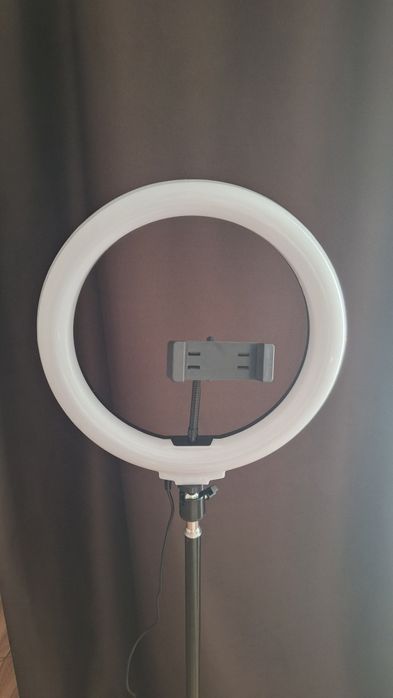 Кольцевая лампа .