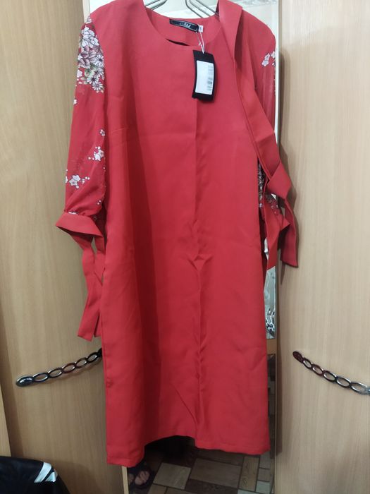 Продам платье новое лето.