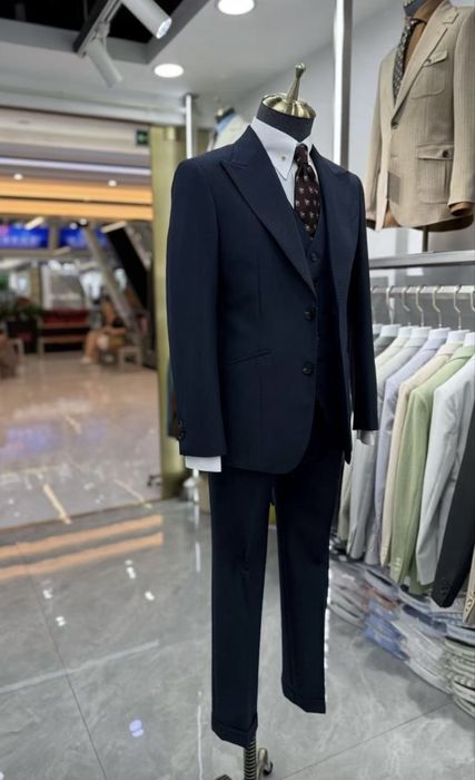 Мужской костюм из премиум материала