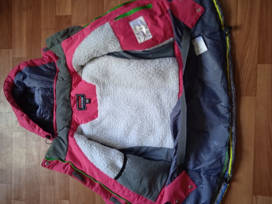 Продам куртки для девочек