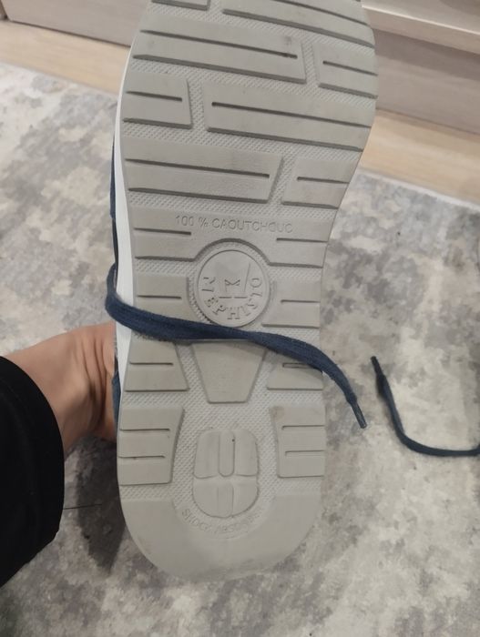 Продам кроссовки