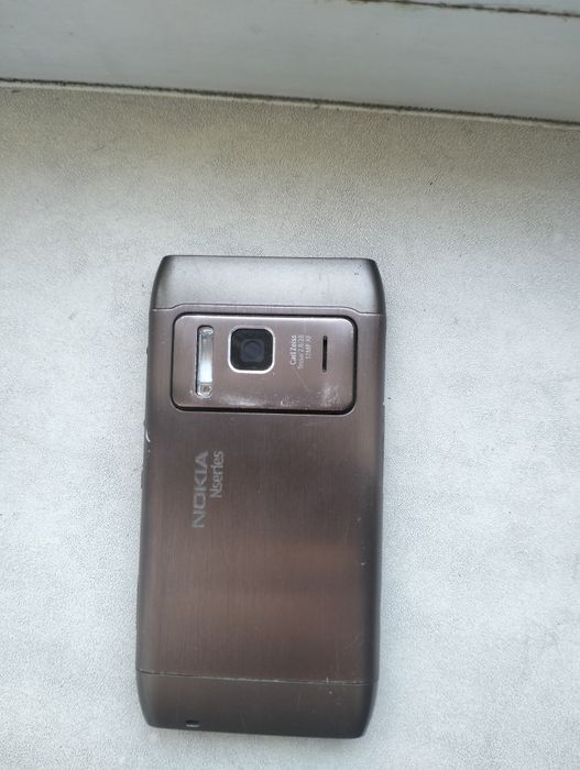 Продам телефон Nokia N8