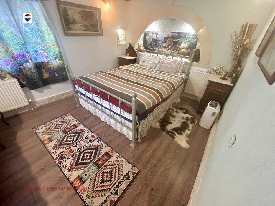 Къща на два етажа за продажба в с. Красен