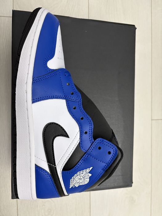 Vand adidasi AIR Jordan 1 Mid, originali, noi la cutie