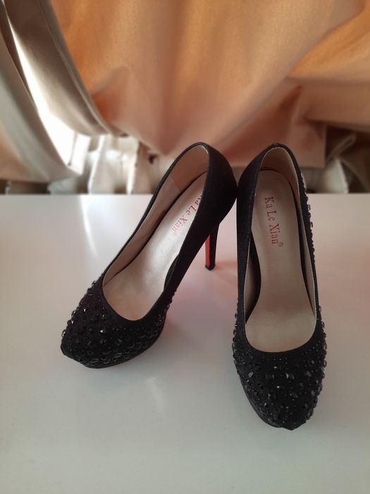 Обувки на висок ток