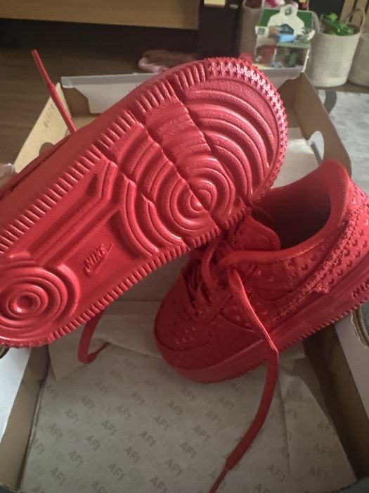 Nike Маратонки нови