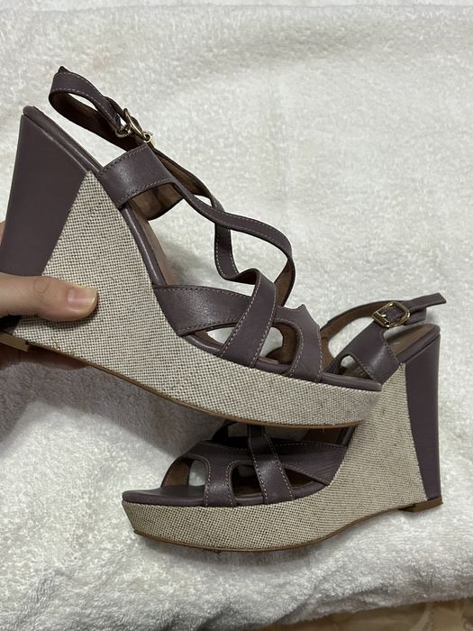 Продам обувь в отличном состоянии.