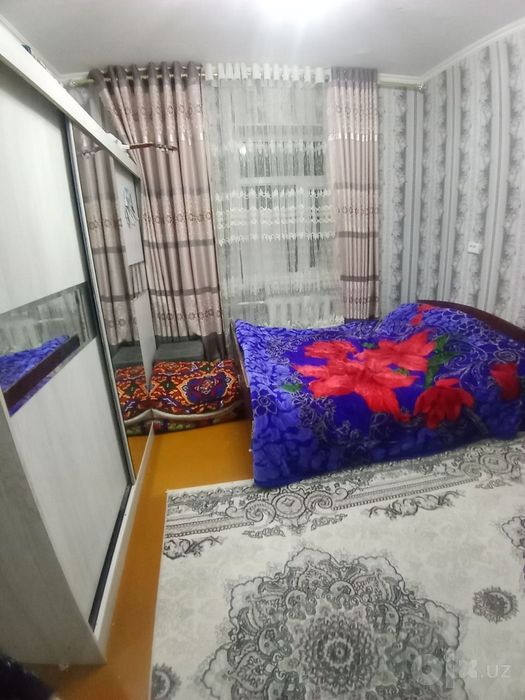 Срочно 4 хонали квартира сотилади Олмаликда
