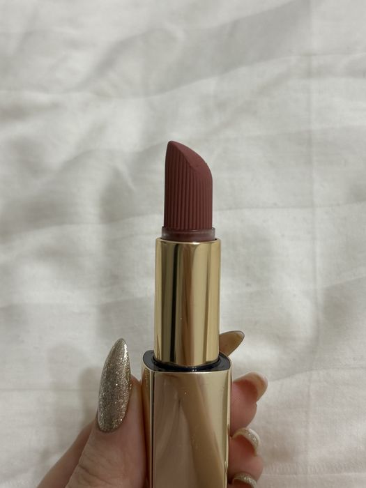 Помада Estee Lauder