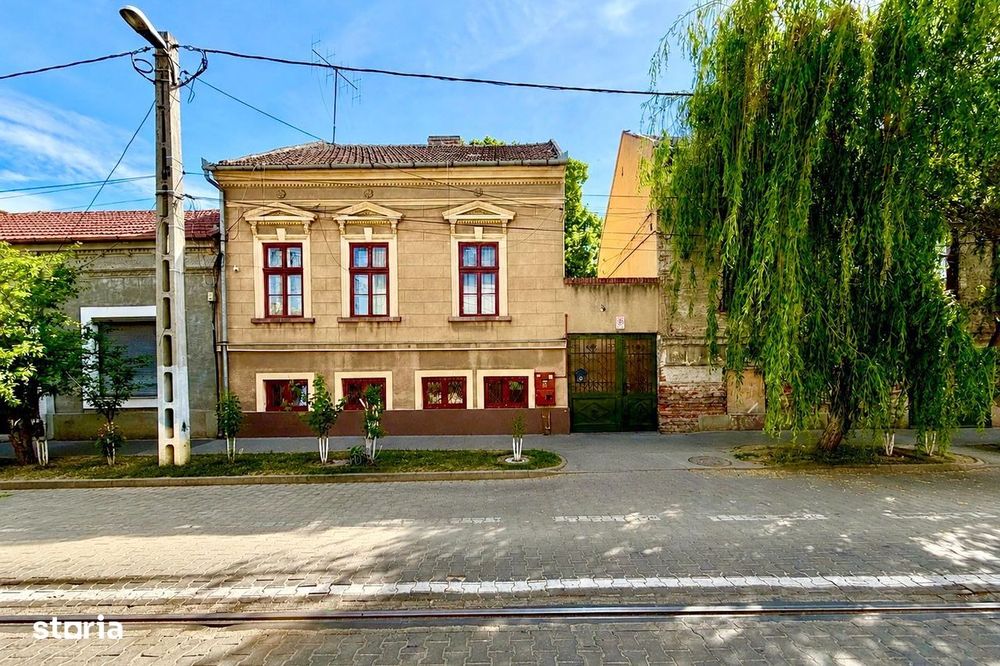 Casă D+P, stil neoclasic, 4 camere, garaj, str. Preparandiei, zona Bou