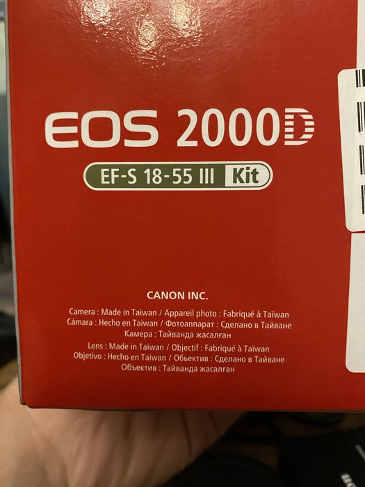 Фотоаппарат Canon EOS 2000D