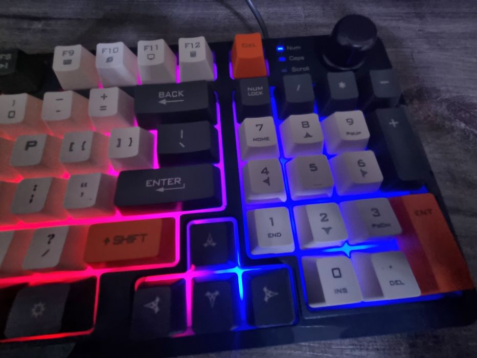 Клавиатура абсолютно новая !