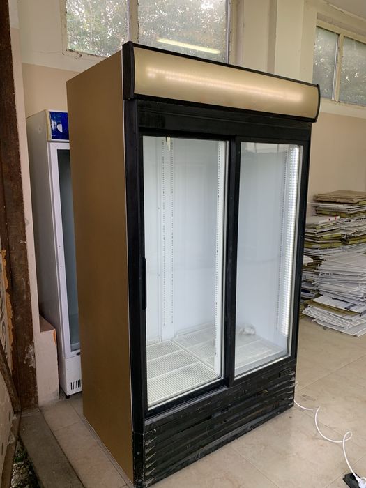 Витринный холодильник / Холодильник