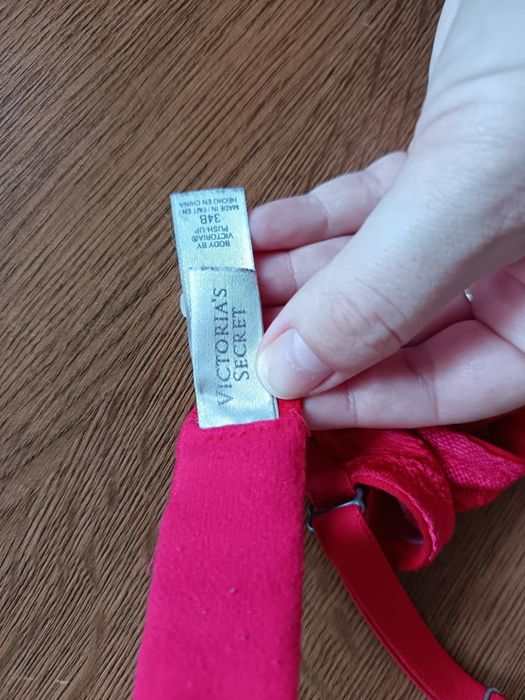 Victoria's secret sutien dama 34B