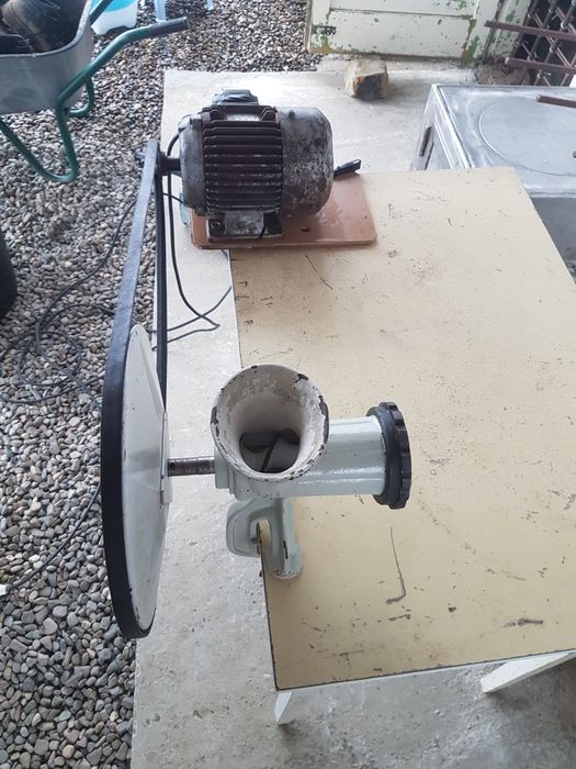 Maşină de tocat carne