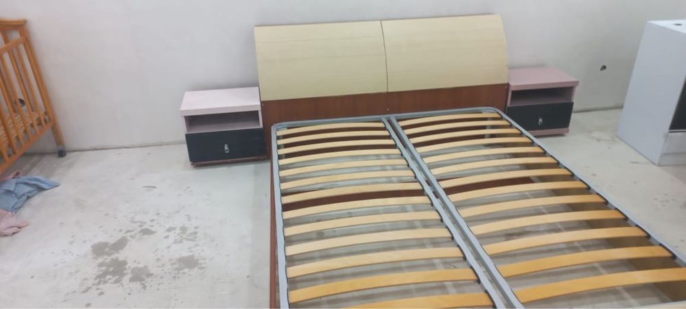 Двуспальняя кровать