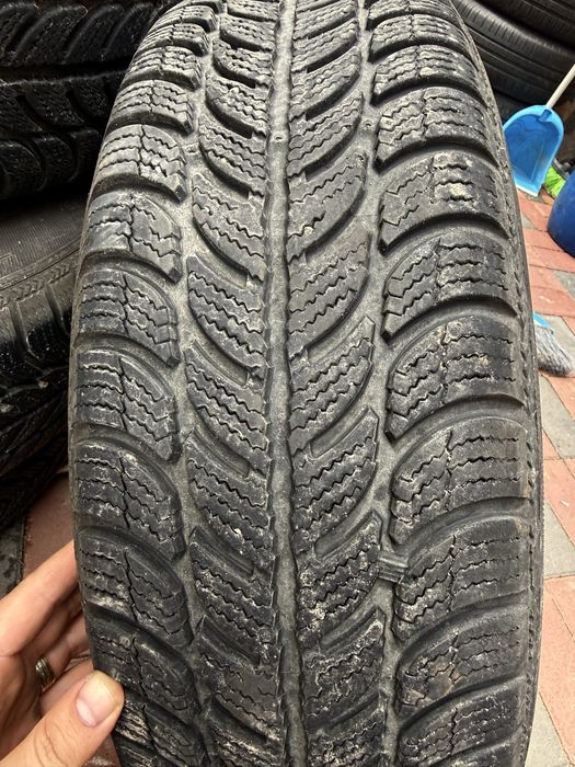 Jante + anvelope iarna 185 65 15 dacia, prindere 4x100 15