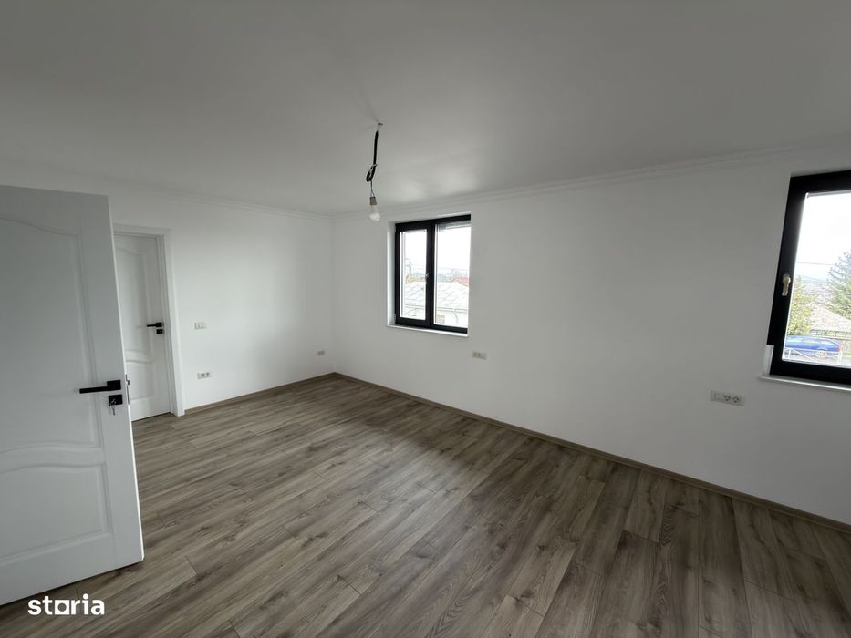 Casa noua cu etaj la cheie zona Scolii 11