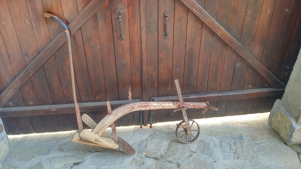 Дървено рало.Хомот,Ярем . Хлопка.