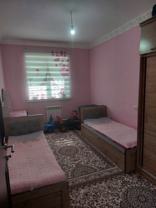 Янги хаёт туманида 3/4 хона қилинган уй срочна сотилади.