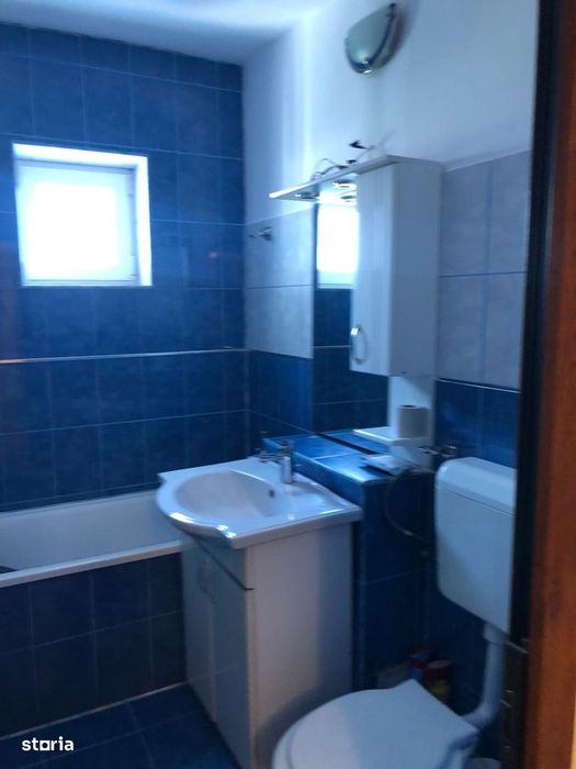 Proprietar închiriez Apartament 3 camere 2 băi.